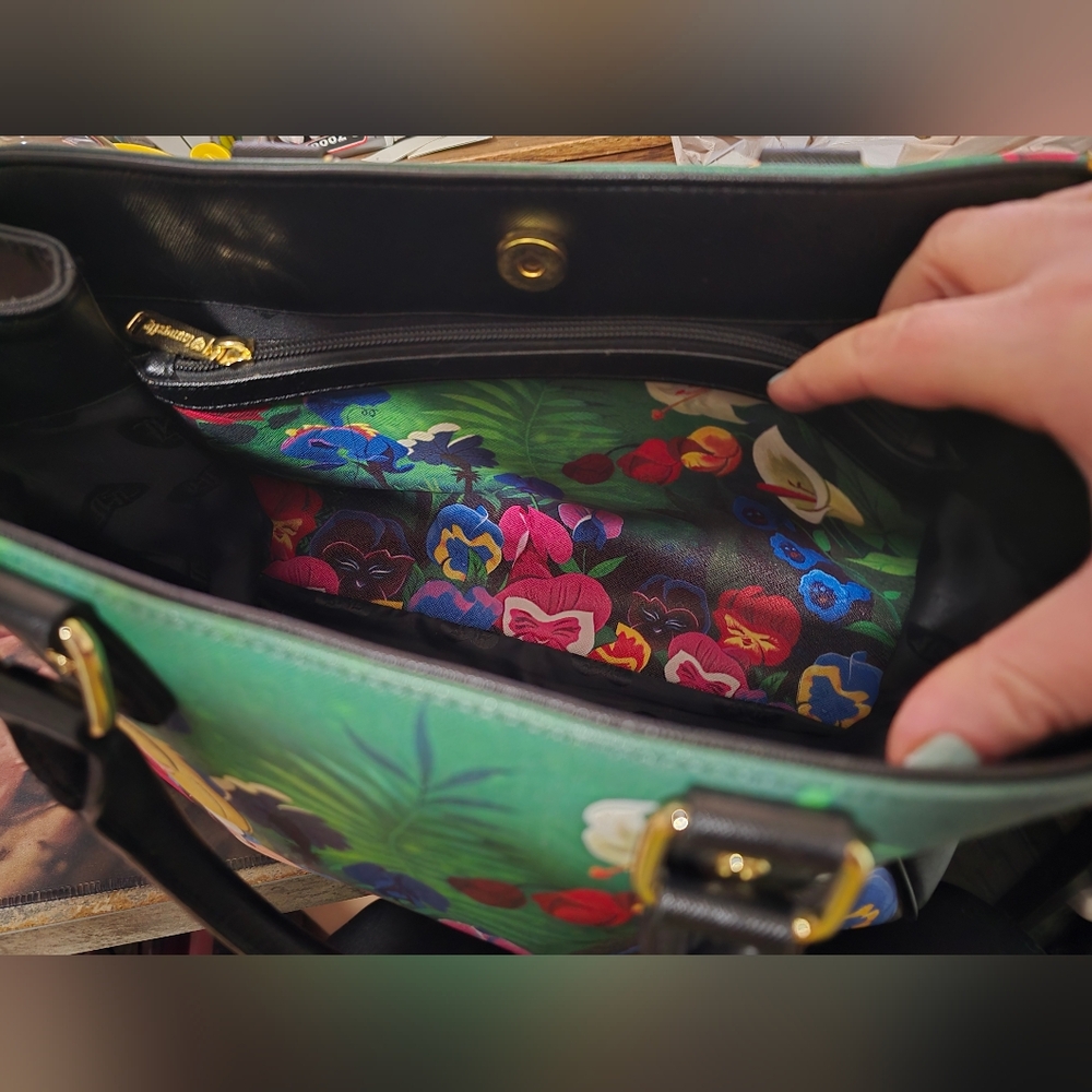Alice In Wonderand Purse (RARE) - Picture 4 of 13